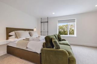 Spacious Studio Near Torquay Harbour - Sleeps 4 - 0