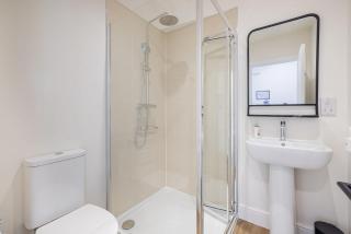 Spacious Studio Near Torquay Harbour - Sleeps 4 - 7