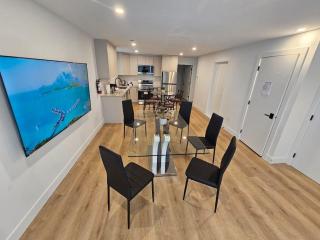 Brand New Spacious 2BR & Large Den Bright Suite, Laundry, 75" TV, Dishwasher, 4min to Bus Shops - 7