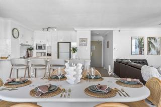 2BR High-Rise Broadbeach Ocean View Oasis - 1