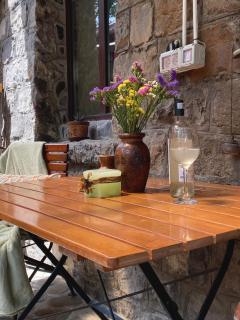 The Stone Garden Apartment - free parking, private yard - 6