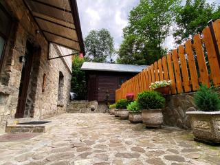 The Stone Garden Apartment - free parking, private yard - 2