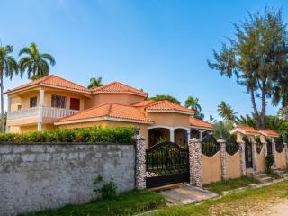 Elegant Villa in Nagua with Private Pool and Jacuzzi - 6