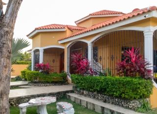 Elegant Villa in Nagua with Private Pool and Jacuzzi - 1