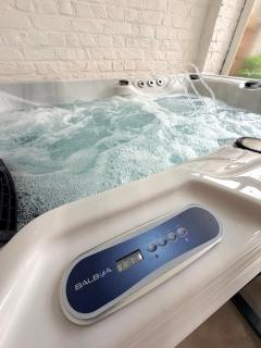 Le Douze - Suite privée, Jacuzzi spa et Terrasse - 6