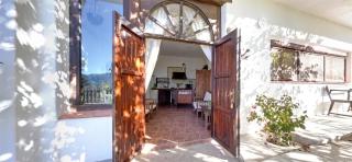 Spacious Apartment with Pool in Yeste - 120 m² - 10 Guests - 9