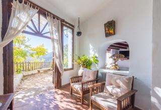 Spacious Apartment with Pool in Yeste - 120 m² - 10 Guests - 8