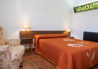 Spacious Apartment with Pool in Yeste - 120 m² - 10 Guests - 2