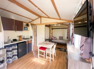 Chalet accueillant à Chazemais – 25 m² avec piscine - 8