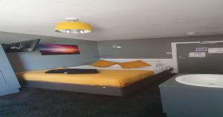 South Beach Kings Promenade Hotel - 1