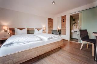 Hotelgasthof Bayerischer Hof - 1