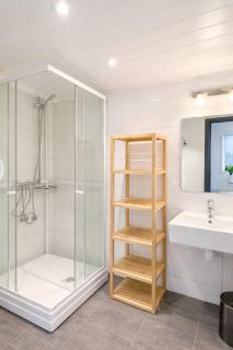 Comfortable, private room with keypad lock - P Apartments - 3
