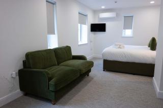 Modern Studio Near Torquay Harbour Sleeps 4 - 1