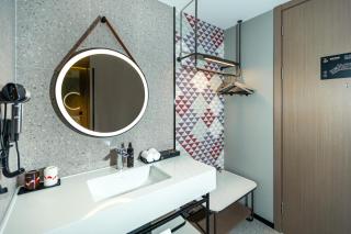 Baiman Hotel Wuhan Houhu Avenue, Xingye Road Subway Station Branch - 1
