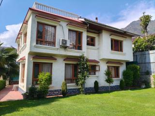 Lakeside Mountain Retreat - 9