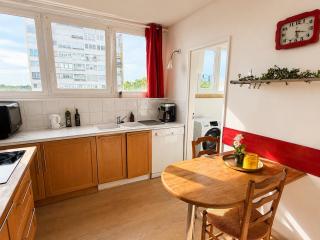 Large, bright apartment with balcony, 4 bedrooms - 6
