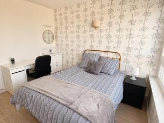 Large, bright apartment with balcony, 4 bedrooms - 3