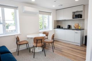 Spacious Studio Near Torquay Harbour - Sleeps 5 - 8