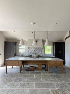 Surrey Barn, Newly Renovated - 7