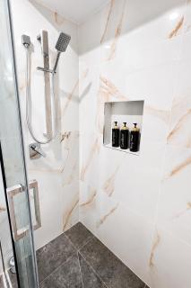 The Studio on Morden - Private Ensuite - 2