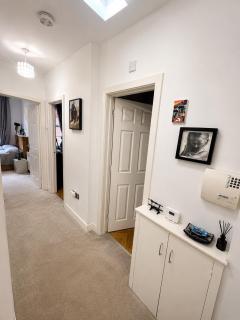 Modern Coastal Flat Prime Location Walk to Beach - 9