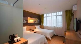 IU Hotel Zhengzhou Lvcheng Square Metro Station - 5