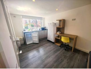 AA Private Single Room with Ensuite and Workspace - 7
