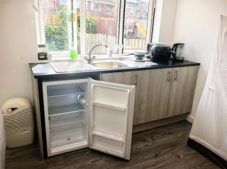 AA Private Single Room with Ensuite and Workspace - 6