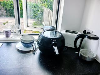 AA Private Single Room with Ensuite and Workspace - 5