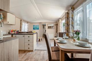 Forest Tide Stylish 3 Bedroom Family Lodge near Ferndown & New Forest - 9