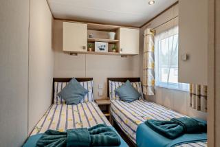Forest Tide Stylish 3 Bedroom Family Lodge near Ferndown & New Forest - 2