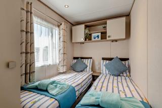 Forest Tide Stylish 3 Bedroom Family Lodge near Ferndown & New Forest - 3