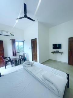 GR Comforts Boarding and Lodging - 7