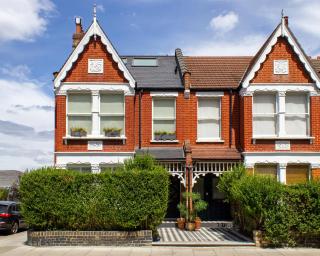 Unique 4-bed apartment in Alexandra Palace, London - 9