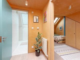 Unique 4-bed apartment in Alexandra Palace, London - 4