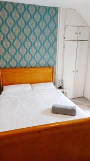 Cosy 3-Bedroom Townhouse Private Garden - 8