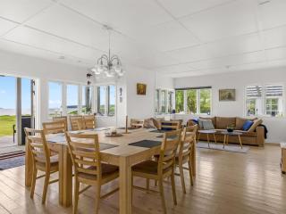 Holiday Home Elodie - 10m from the sea by Interhome - 9