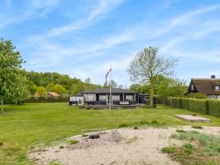 Holiday Home Elodie - 10m from the sea by Interhome - 5