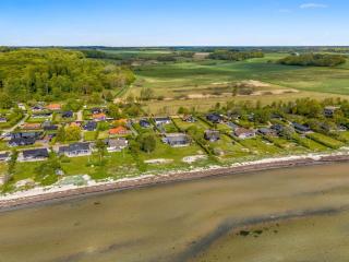 Holiday Home Elodie - 10m from the sea by Interhome - 4