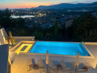 Blue Sunset, Apartment with Pool,Terace & Stunning Views - 9