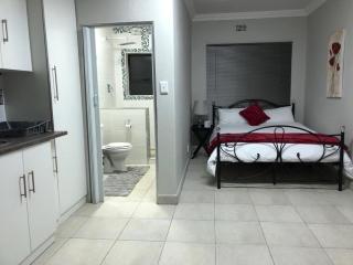 Checked Inn 2F - 2
