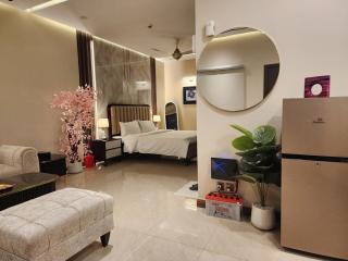 Elegant Designer Studio, Hotel-Style Comfort in Zeta Mall - 6