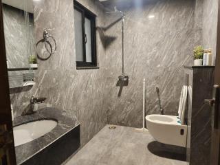 Elegant Designer Studio, Hotel-Style Comfort in Zeta Mall - 4