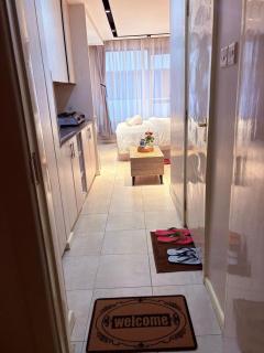 Classy studio apt with free WIFI,a Pool and lifts - 9