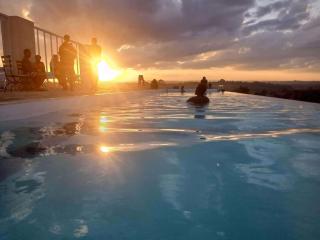 Classy studio apt with free WIFI,a Pool and lifts - 5