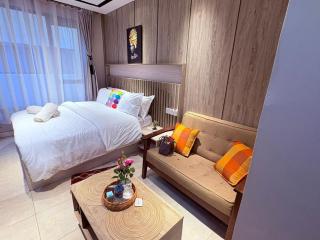 Classy studio apt with free WIFI,a Pool and lifts - 3