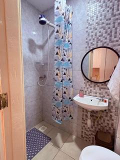 Classy studio apt with free WIFI,a Pool and lifts - 1