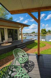 Luxury Lake Cabin - 5