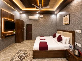 Hotel R-A-M-A-N-S-H GRAND INN - Beside Ram Mandir Ayodhya 96,7000,2101 - 0
