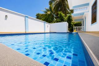 Resort Blue Cent Beach on Candolim Goa - 0